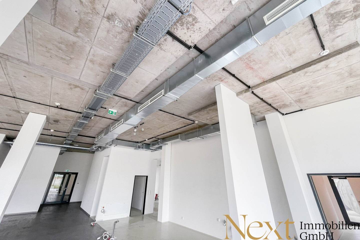 Attention restaurateurs! Top modern commercial space with a generous guest terrace in Asten for rent