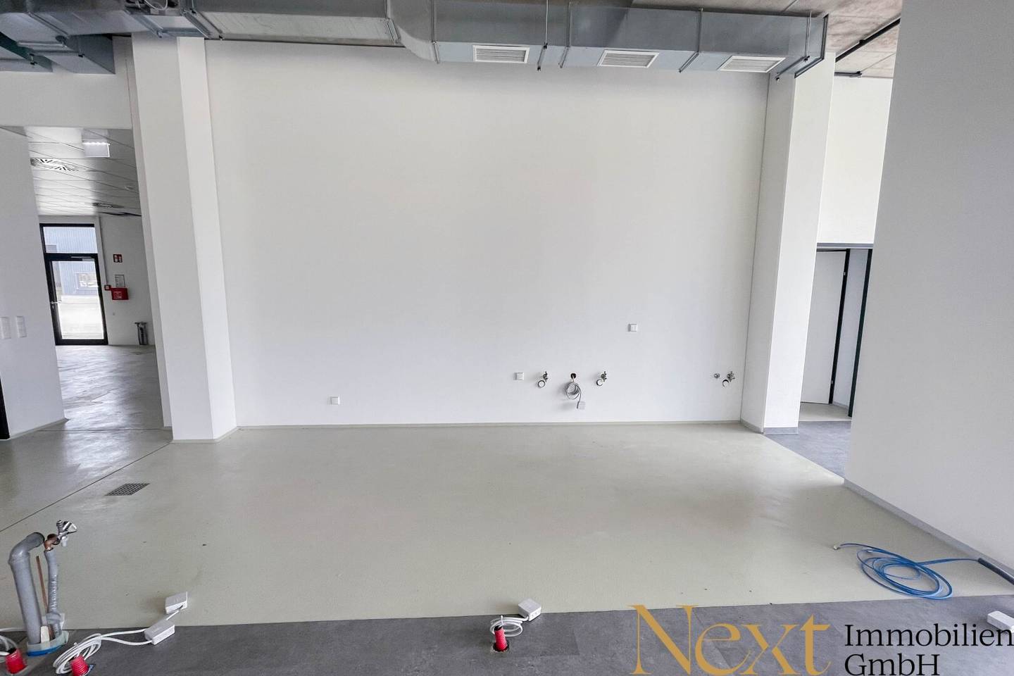 Attention restaurateurs! Top modern commercial space with a generous guest terrace in Asten for rent