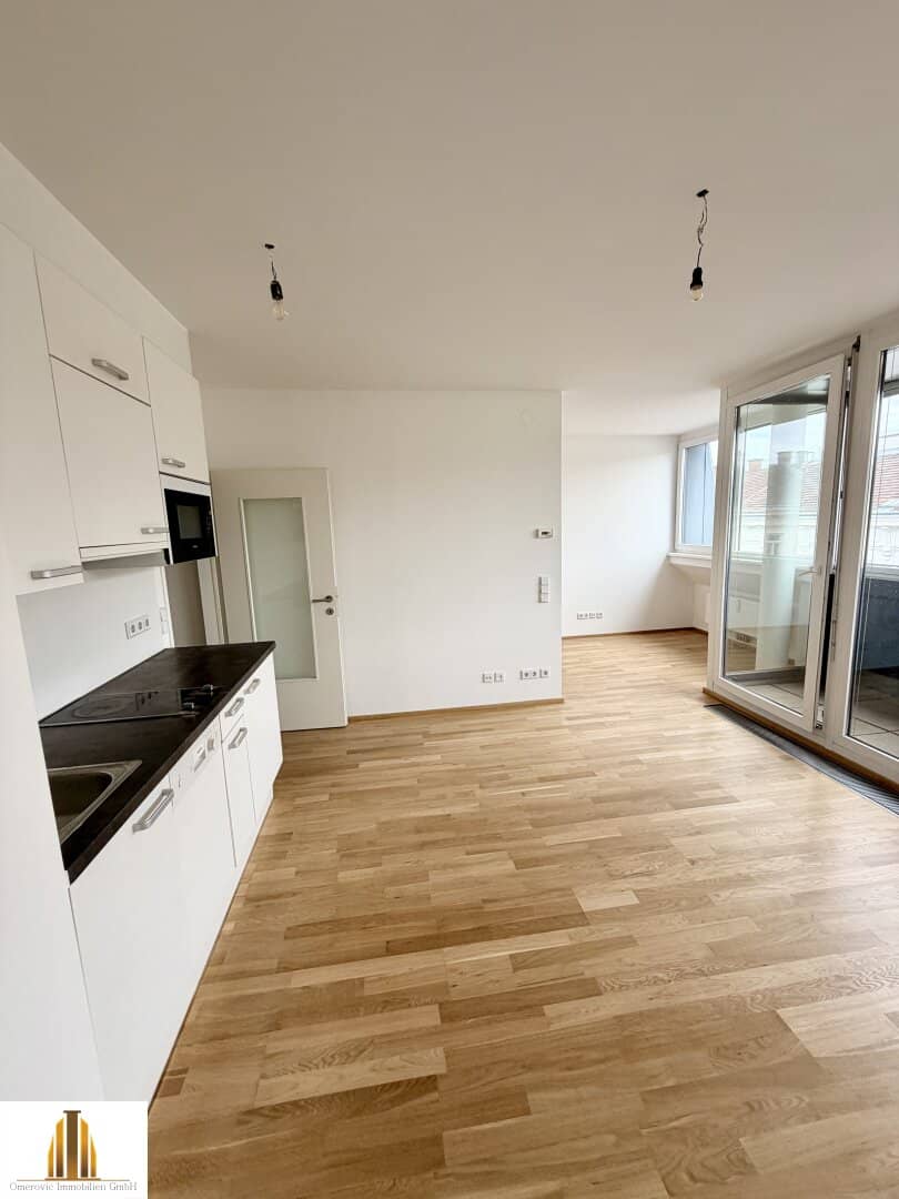 Helle Dachgeschoßwohnung mit Loggia in bester Lage