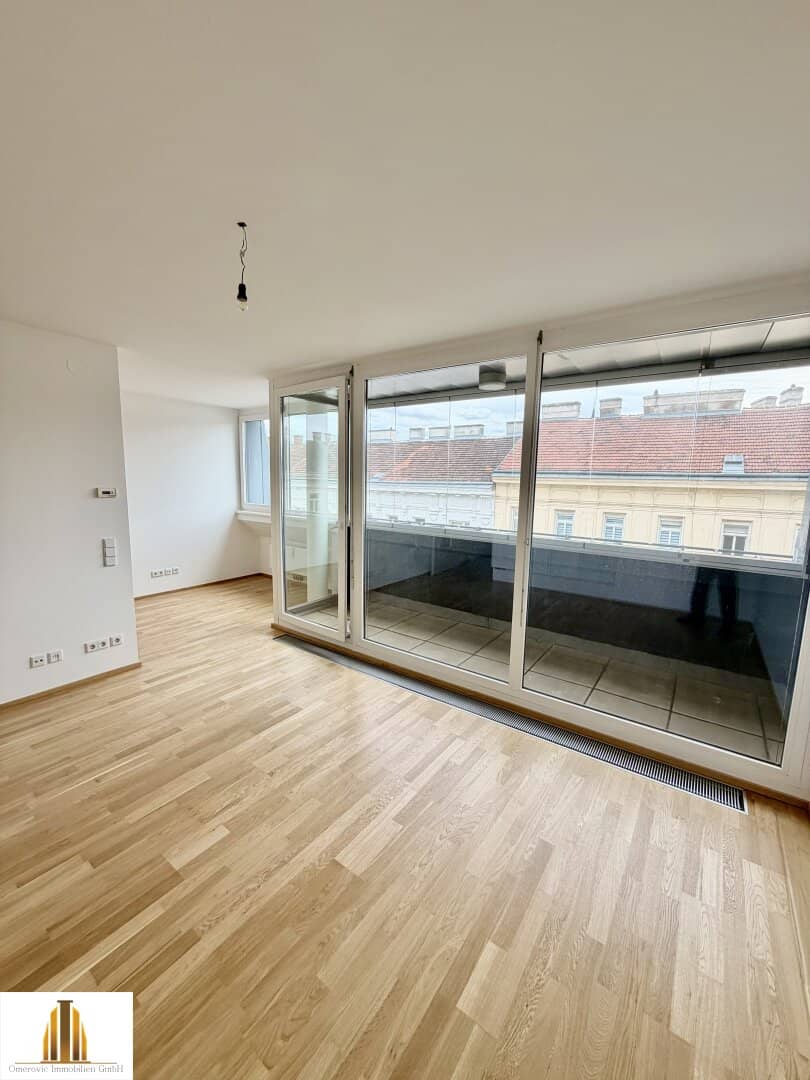 Helle Dachgeschoßwohnung mit Loggia in bester Lage
