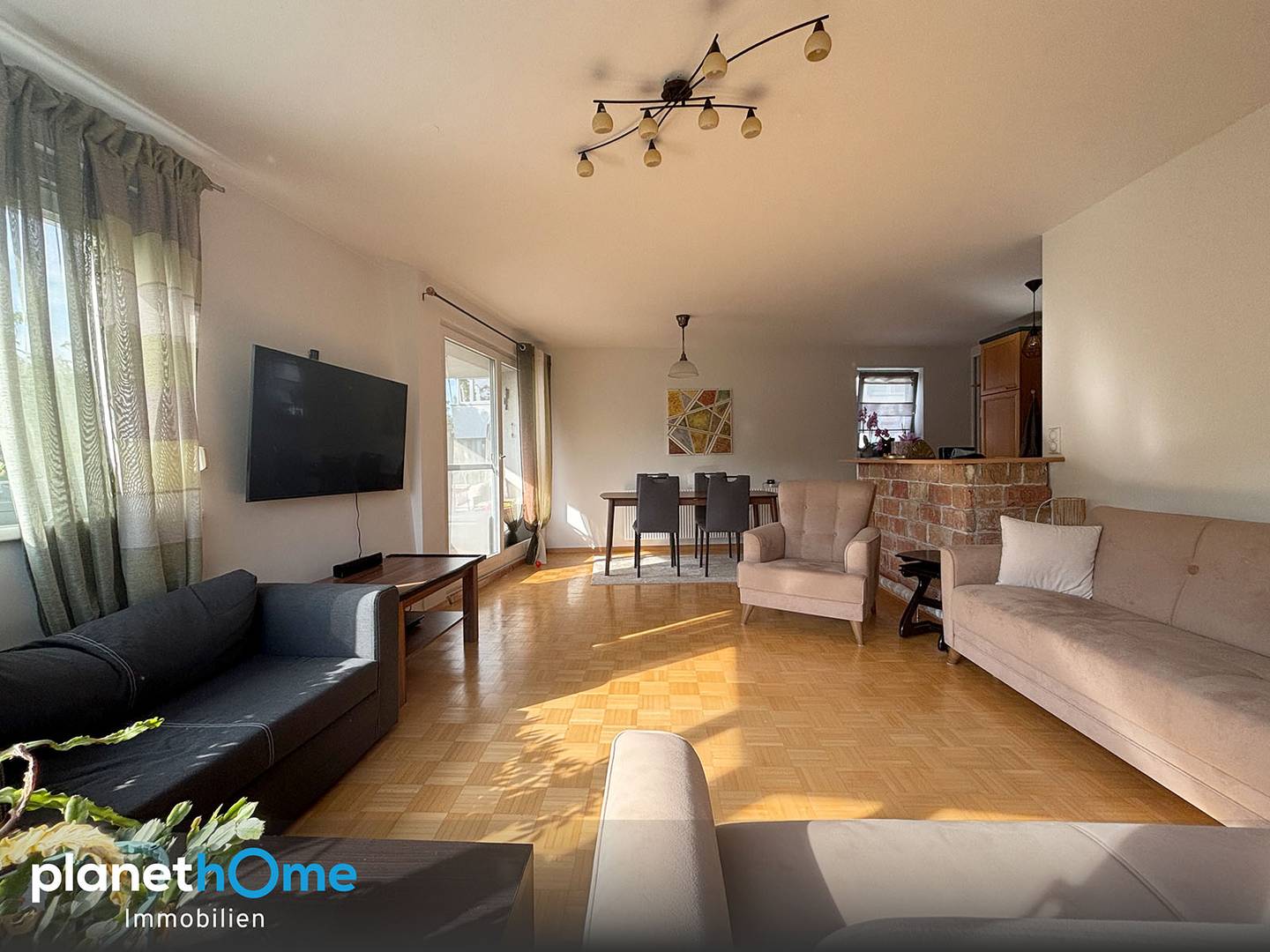Bright Family Apartment with Terrace and Balcony near Bisamberg