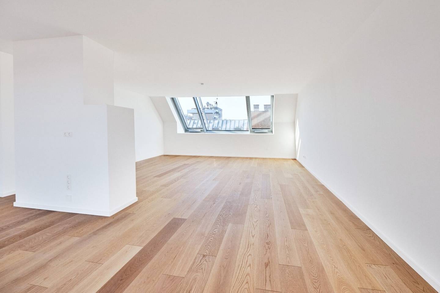 Dachgeschosswohnung mit Terrasse und Klimaanlage im 7. Bezirk