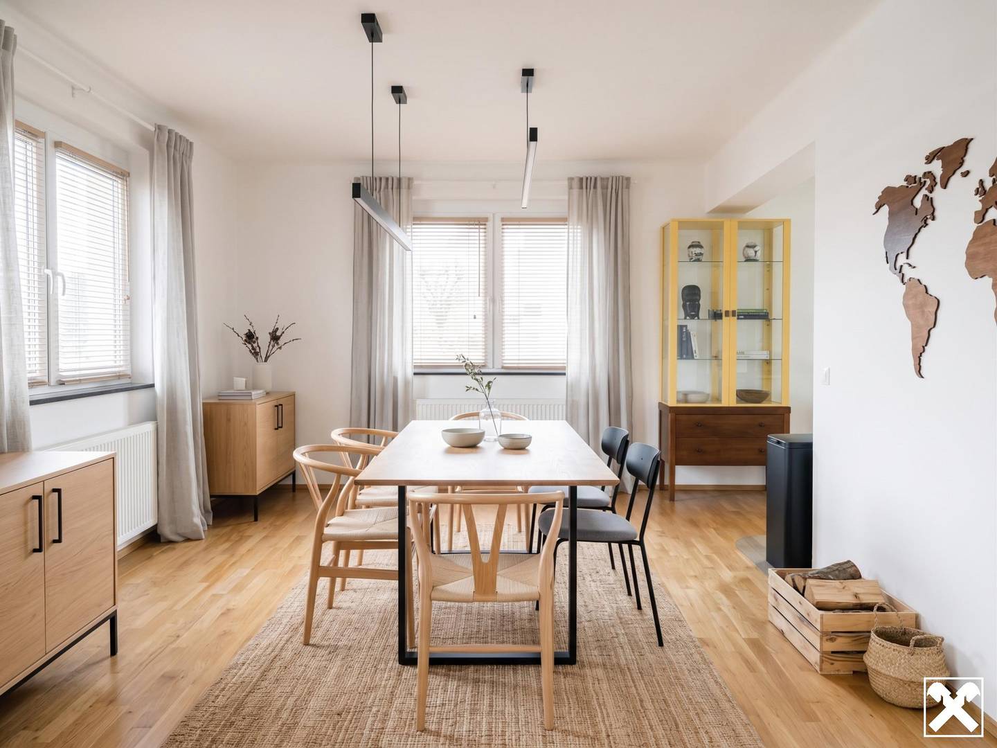 Geräumiges Einfamilienhaus mit großem Garten und Doppelgarage in Ternitz