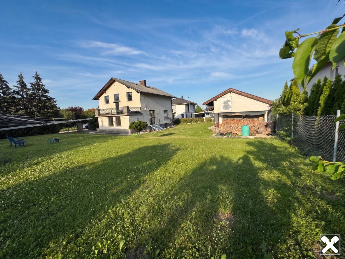 Geräumiges Einfamilienhaus mit großem Garten und Doppelgarage in Ternitz