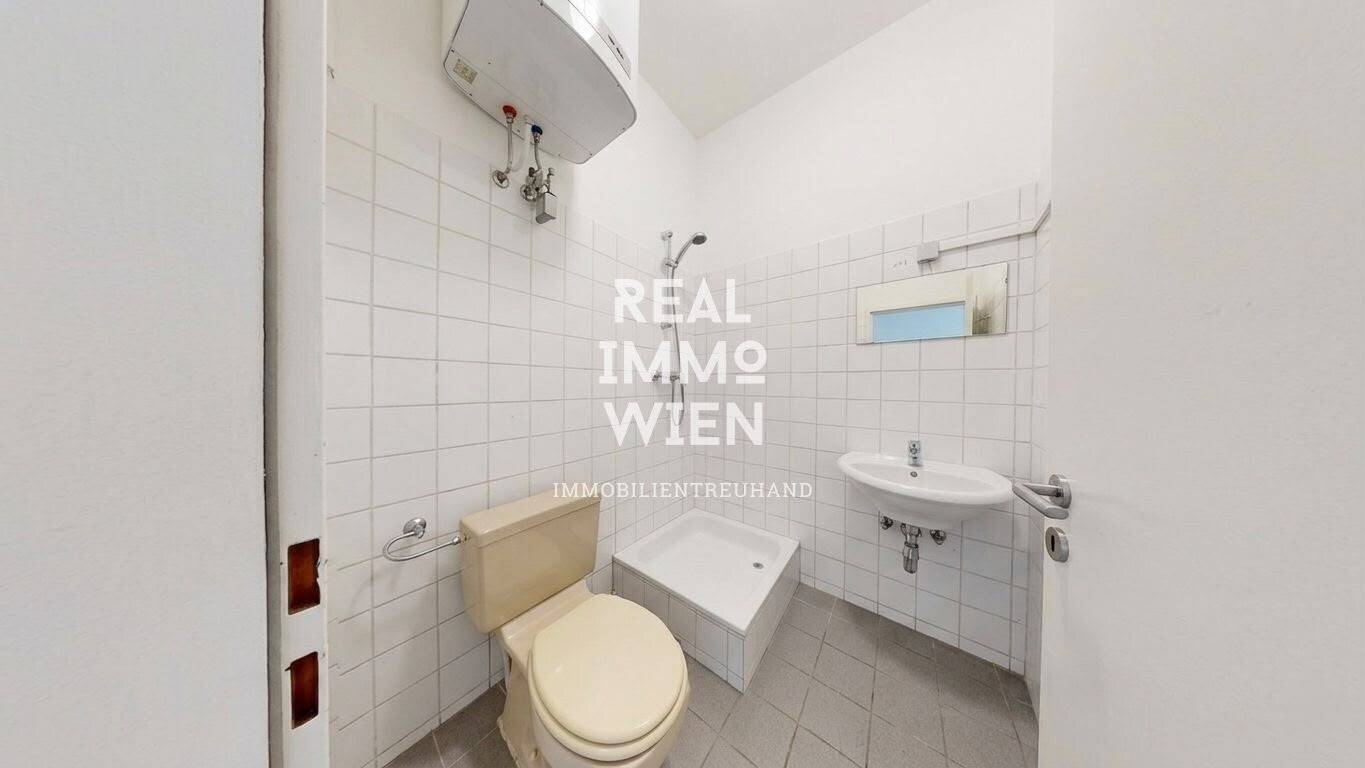 Heller Einzelhandelsladen mit Dusche im 4. Bezirk