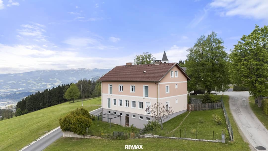 Quiet Multi-Family House with Panoramic View and Four Units in Sunny Elevated Location