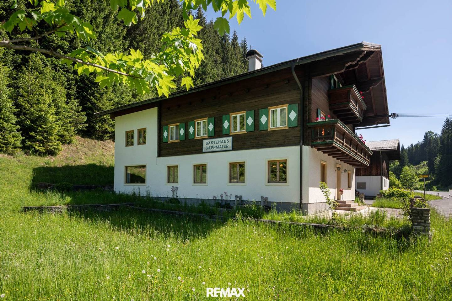 Landwirtschaft mit Wald und Stallgebäude in Eben im Pongau