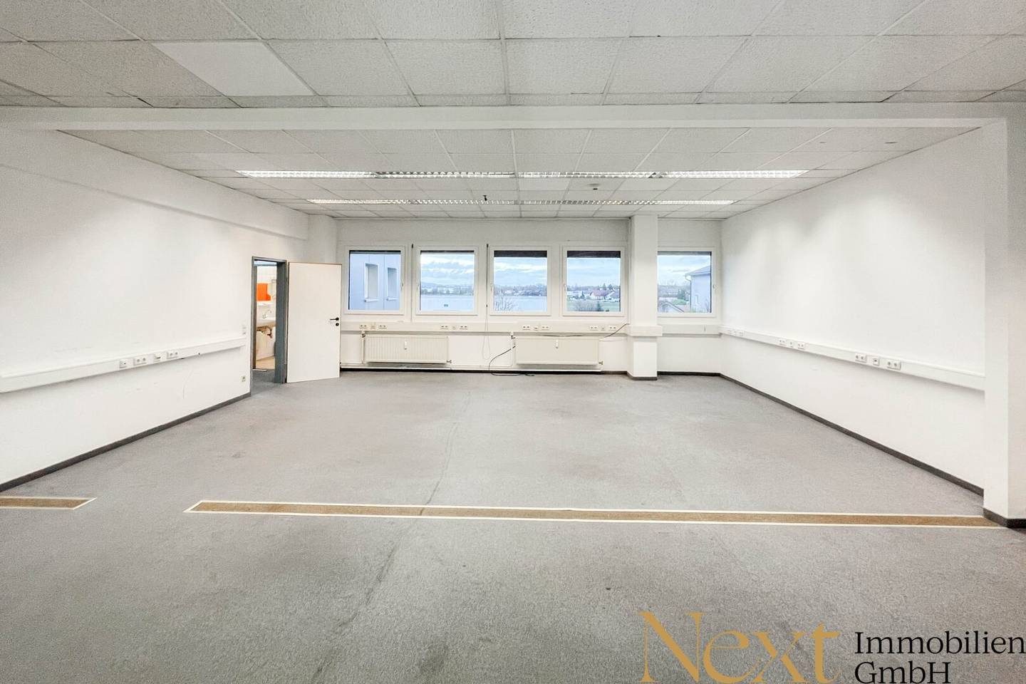Perfect office space with storage in Traun for rent, divisible on request