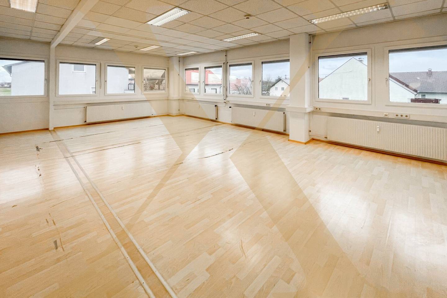 Perfect office space with storage in Traun for rent! Divisible as desired