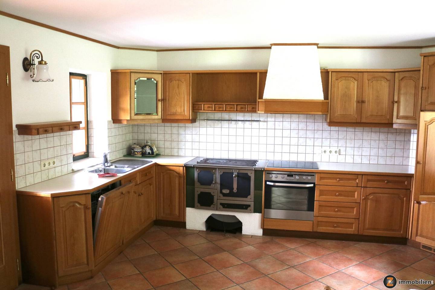 Landwirtschaftlicher Betrieb mit Pool und Garage