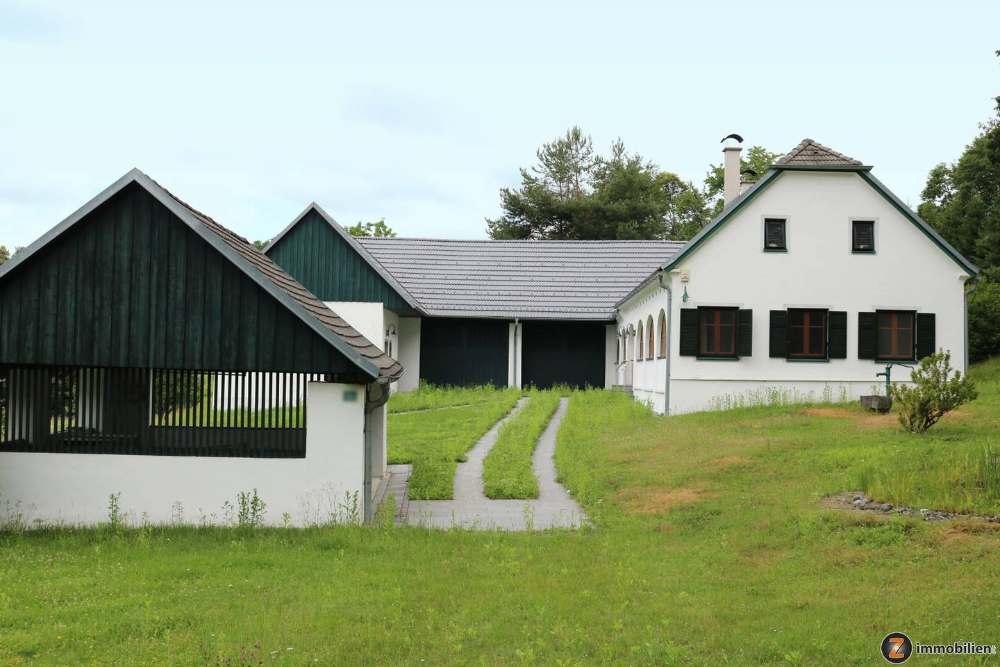 Landwirtschaftlicher Betrieb mit Pool und Garage