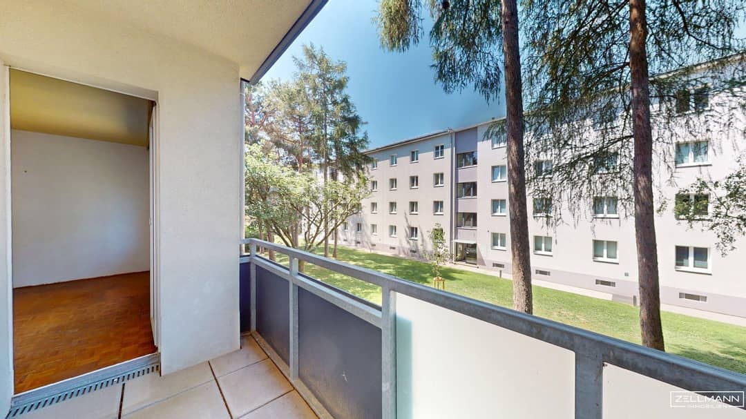 Family apartment with loggia and green view in Ober St. Veit