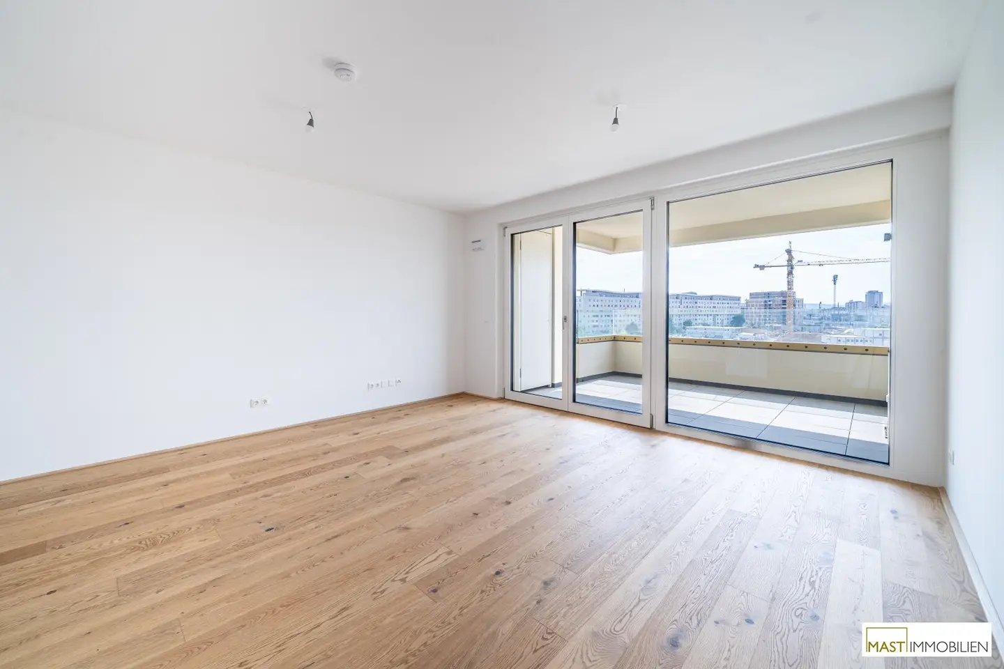 *Hauptbahnhof* 2-room apartment immediately available!