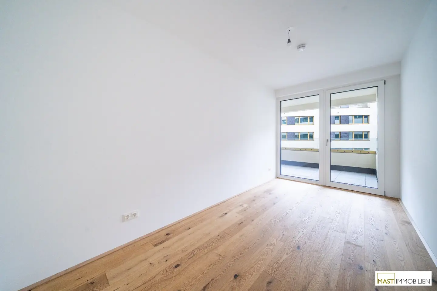 Completed south side 3-room apartment with loggia