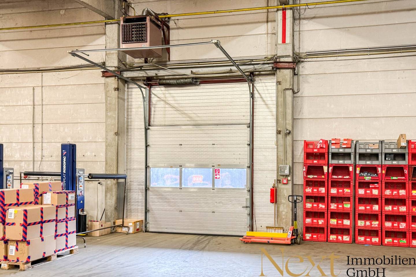 Warehouse with offices in Wels