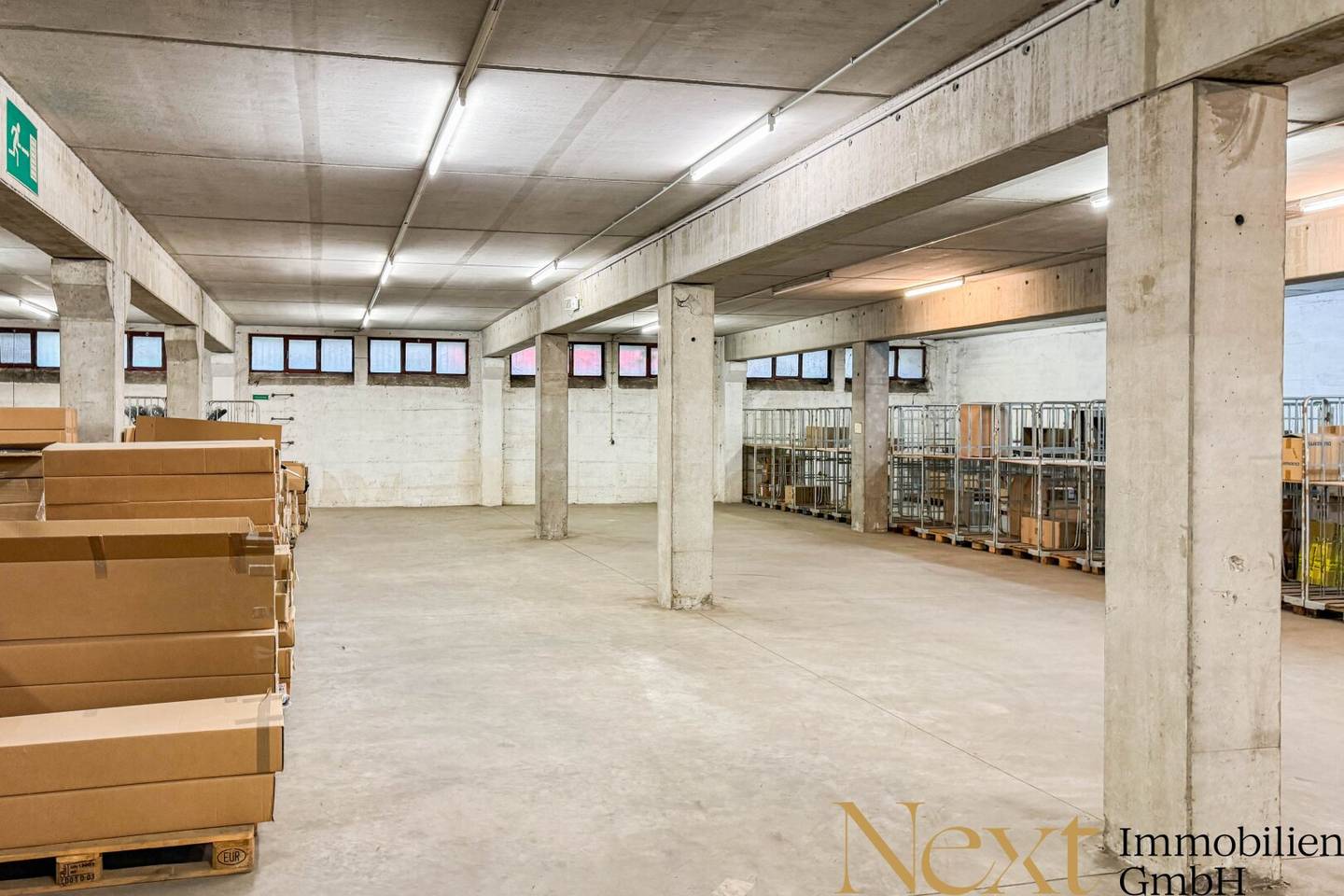 Lagerhalle samt Büros in verkehrstechnisch optimaler Lage in Wels zu vermieten! Gleisanschluss vorhanden! Teilbar! Auch Kauf möglich!