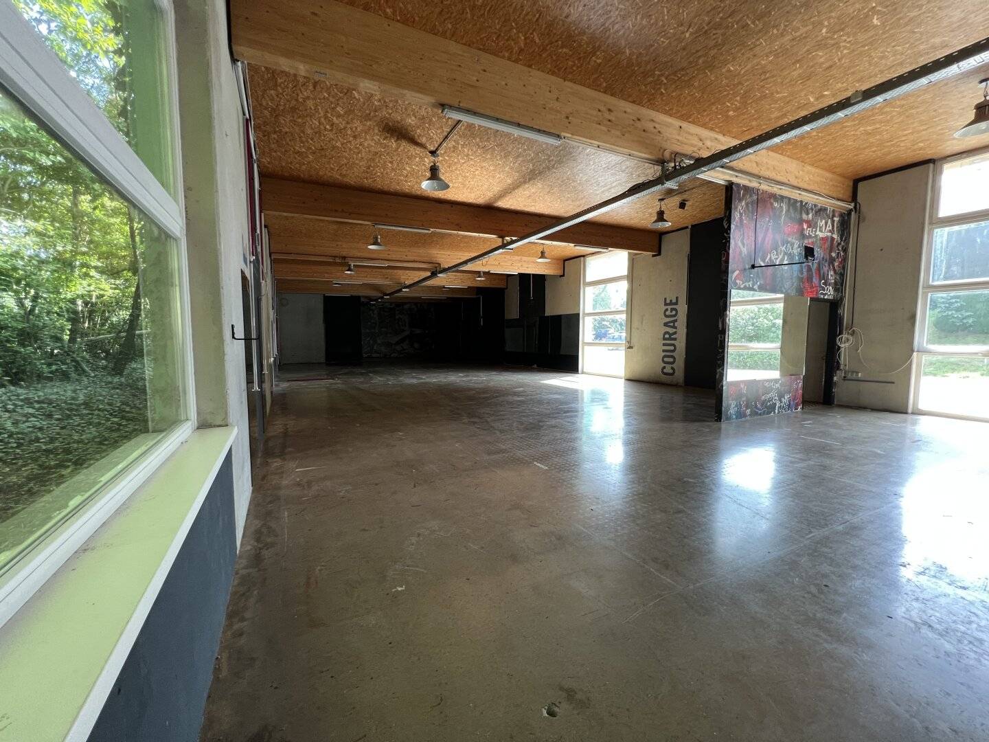 Halle mit Geothermie und Fußbodenheizung direkt am Alterbach