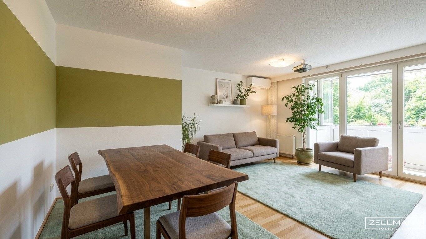 Row house in green quiet location with garden and garage
