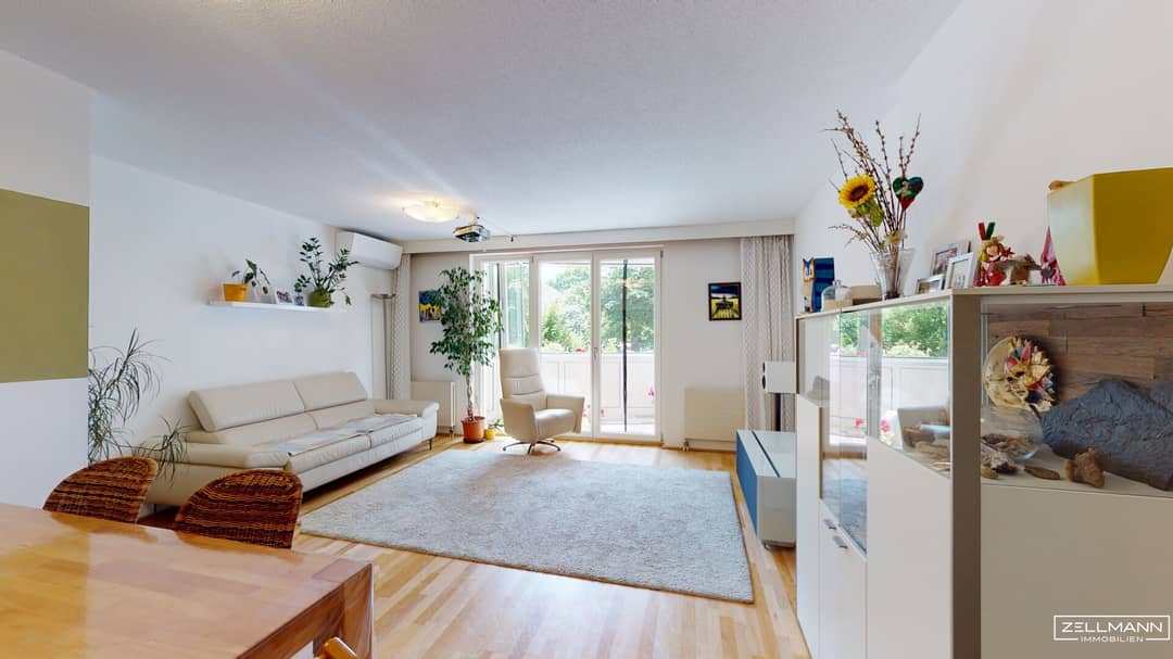 Row house in green quiet location with garden and garage