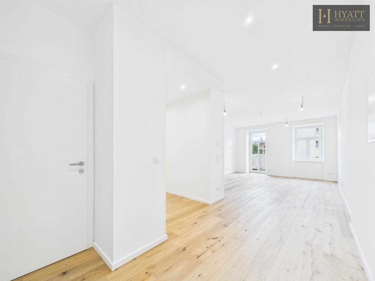Neubauwohnung mit zwei Balkonen und Parkett in Grünlage