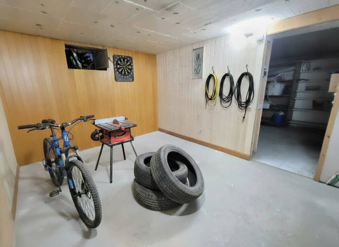 Storage room with power connection in Graz