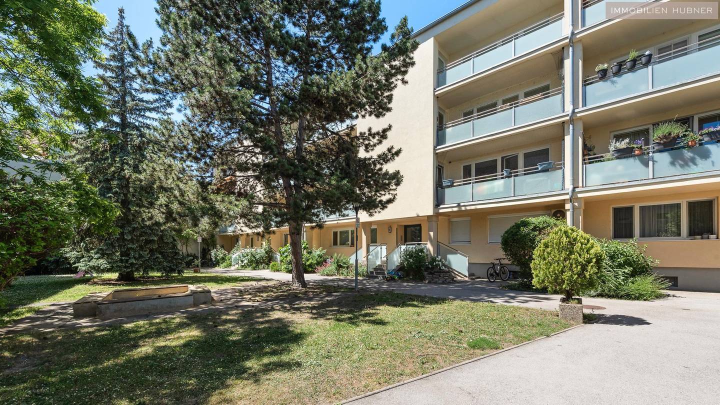 Ruhige Wohnung mit Loggia in zentraler Bestlage