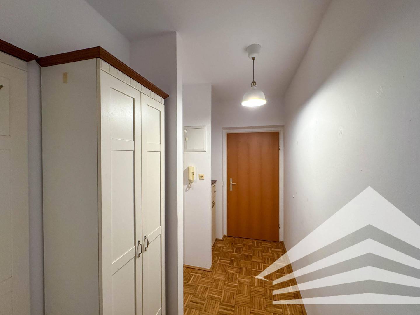 Bright apartment with winter garden and loggia near the Danube