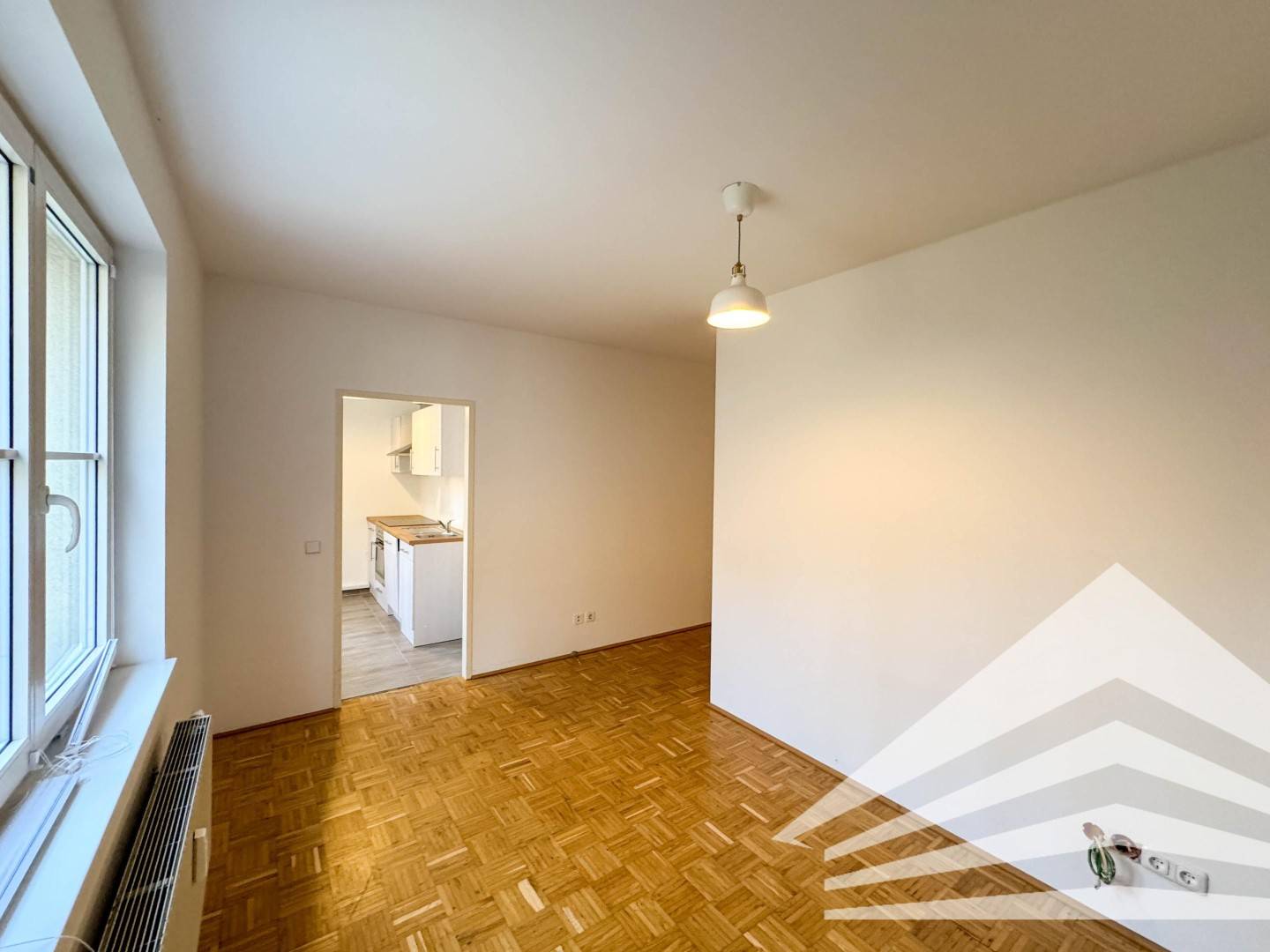 Bright apartment with winter garden and loggia near the Danube