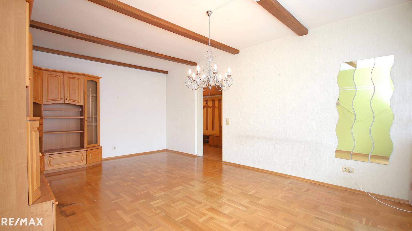 Sunny apartment with balcony and loggia in quiet location