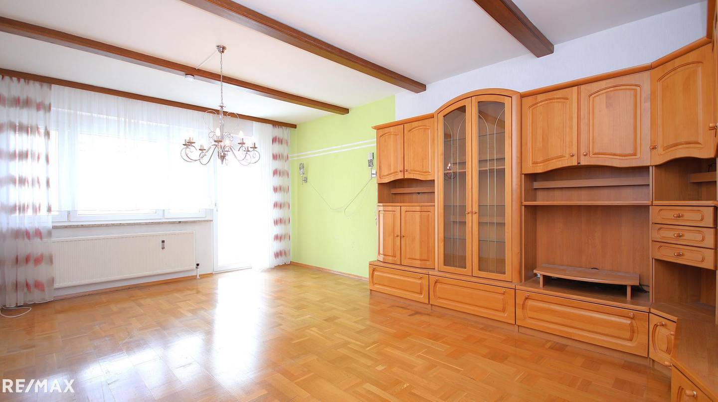 Sunny apartment with balcony and loggia in quiet location