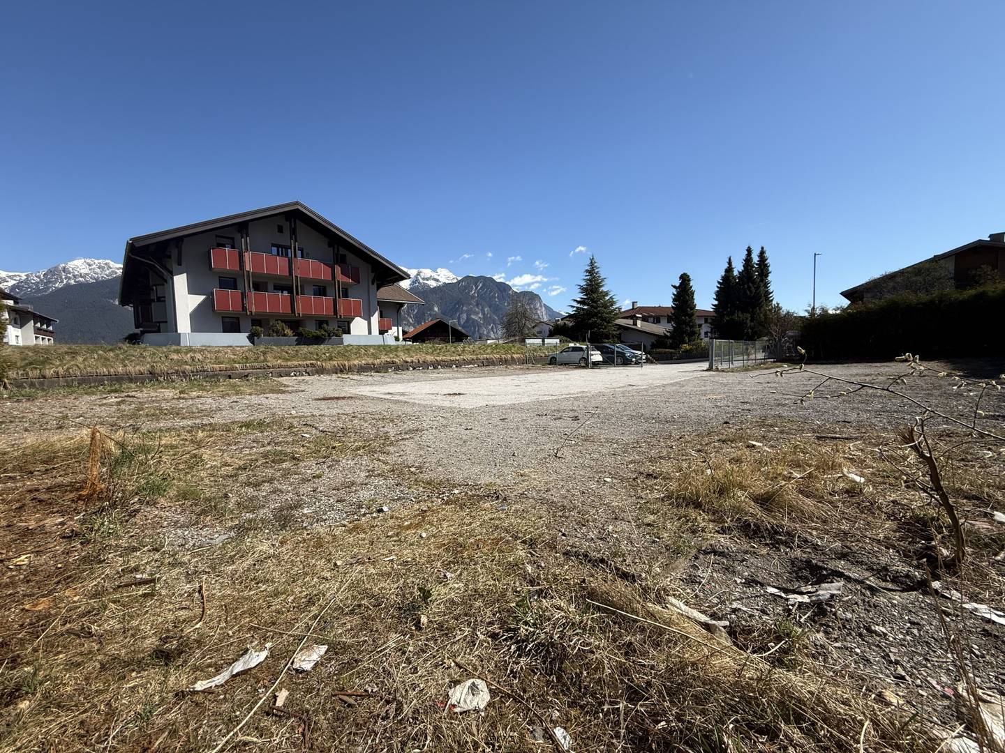 Zentrale Schotterfläche mit guter Zufahrt Wohnung