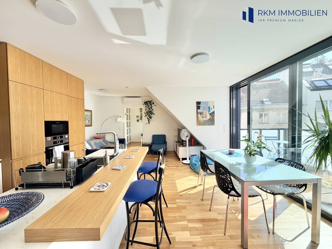 Bright penthouse with two terraces near Augarten