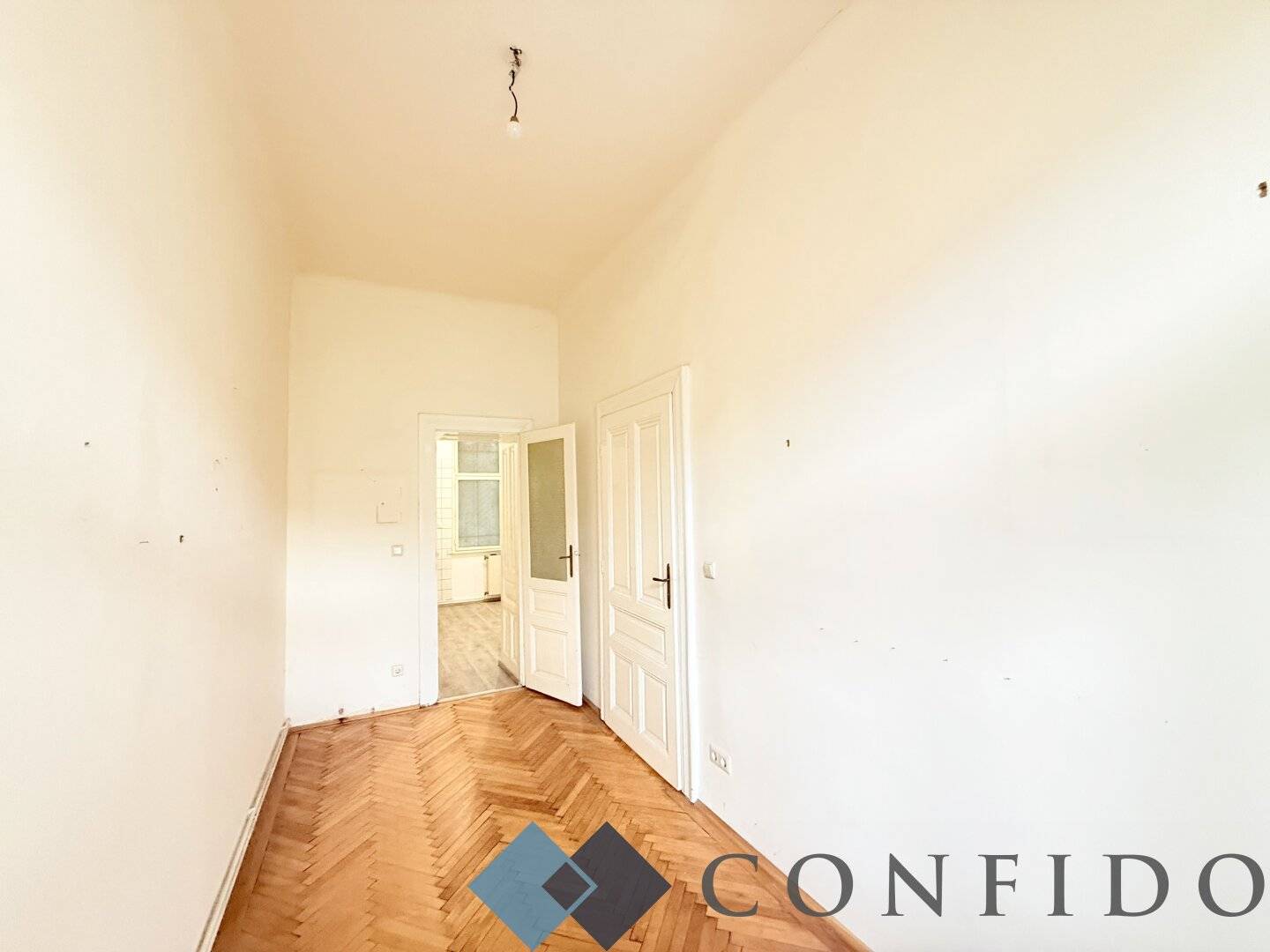 Altbauwohnung mit hoher Decke am Stöberplatz
