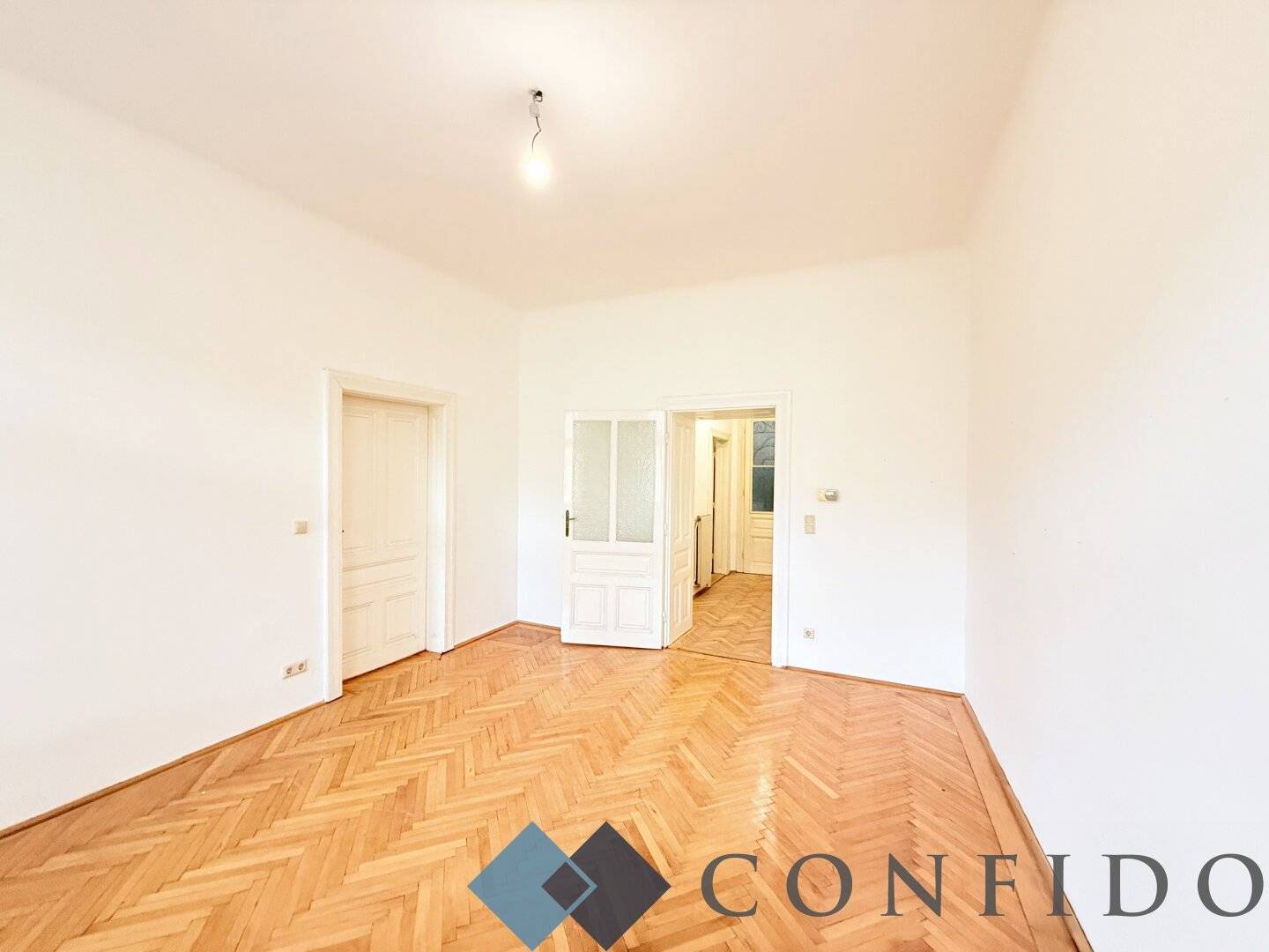 Altbauwohnung mit hoher Decke am Stöberplatz