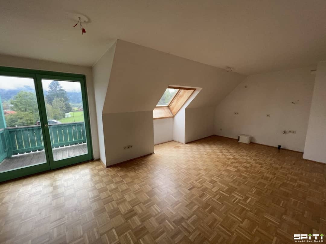 Helle 2 Zimmer Wohnung mit Balkon in Greifenburg