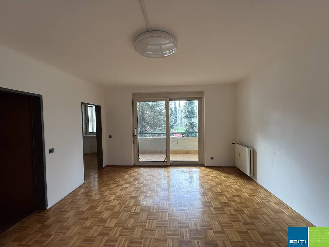 Süd ausgerichtete Wohnung mit Loggia und Parkplatz