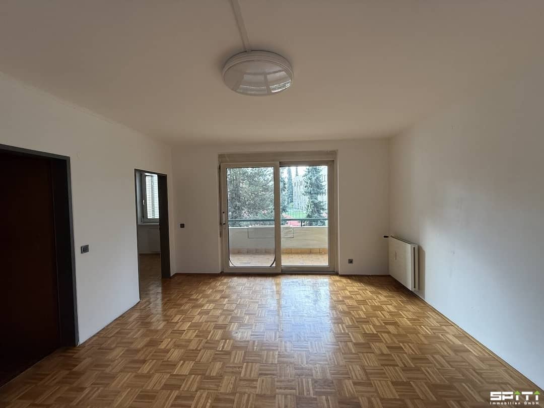 Süd ausgerichtete Wohnung mit Loggia und Parkplatz