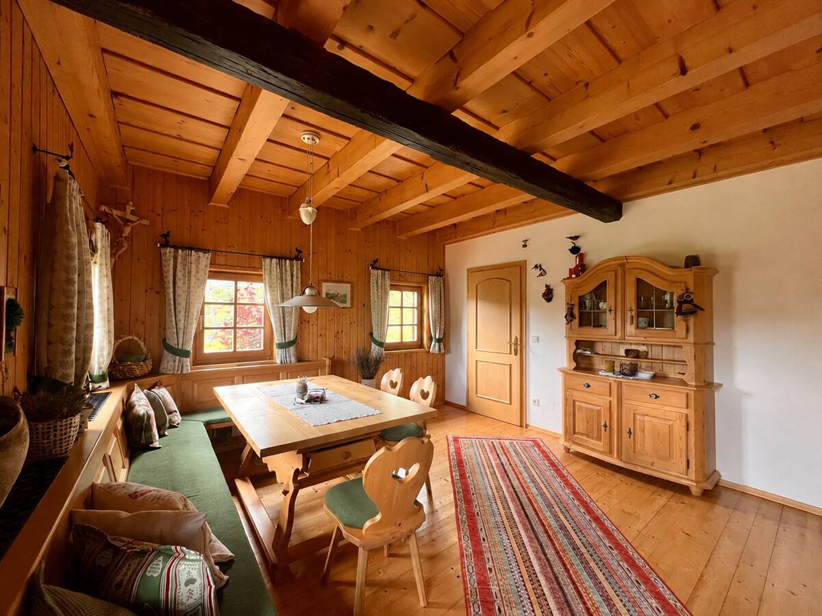 Einfamilienhaus mit Terrasse und Garage in Weinlage