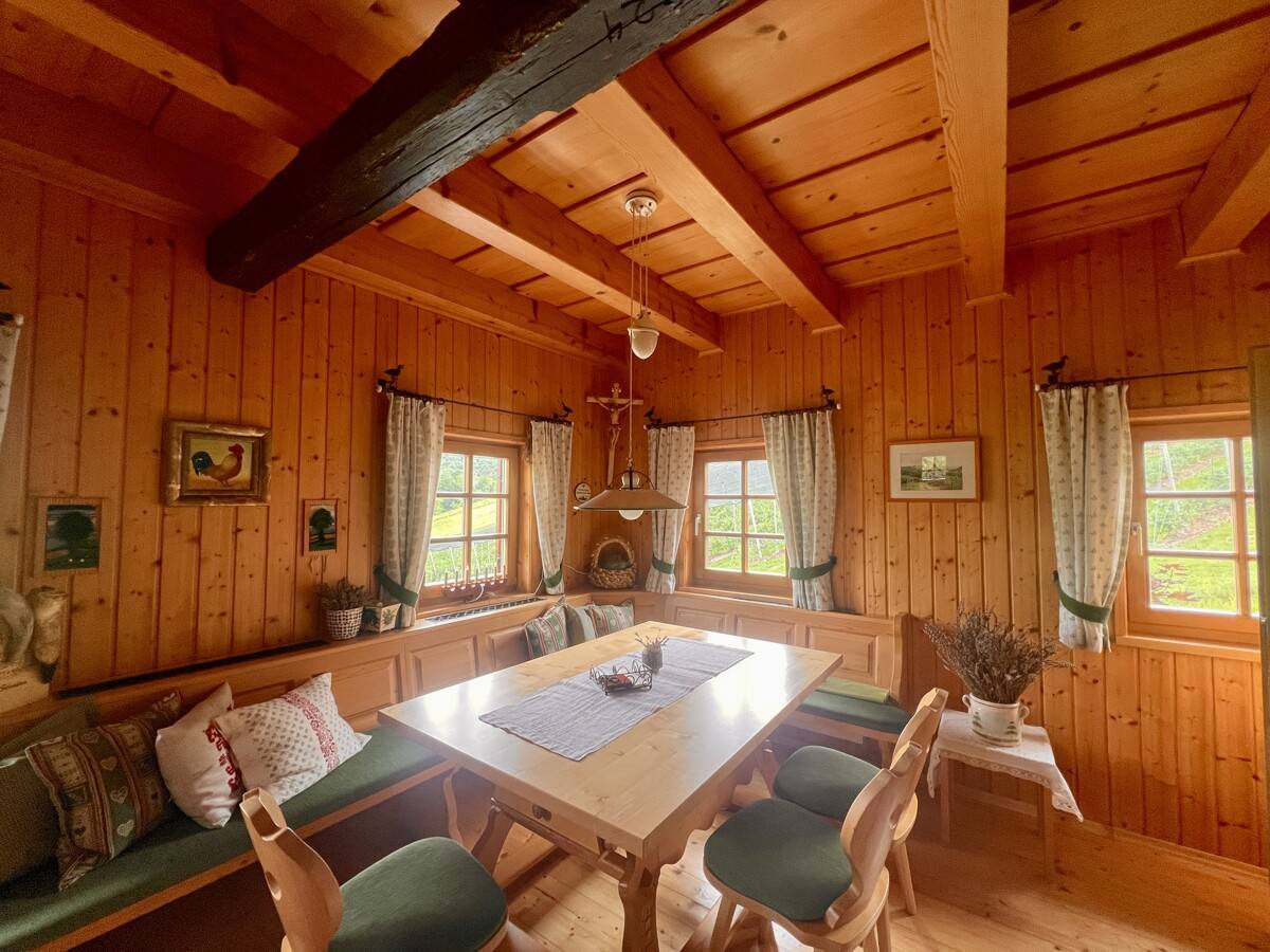 Einfamilienhaus mit Terrasse und Garage in Weinlage