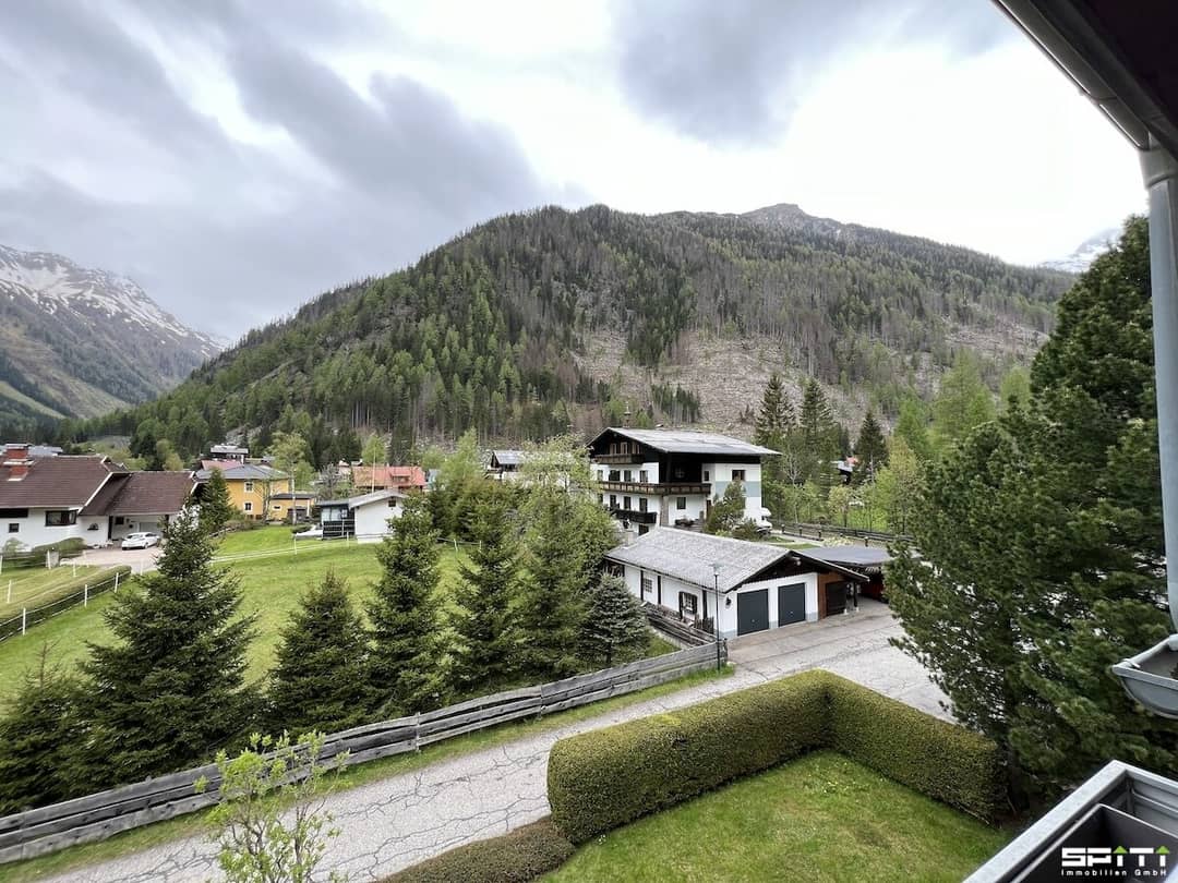 Ruhige 2 Zimmer Wohnung mit Loggia und Parkplatz
