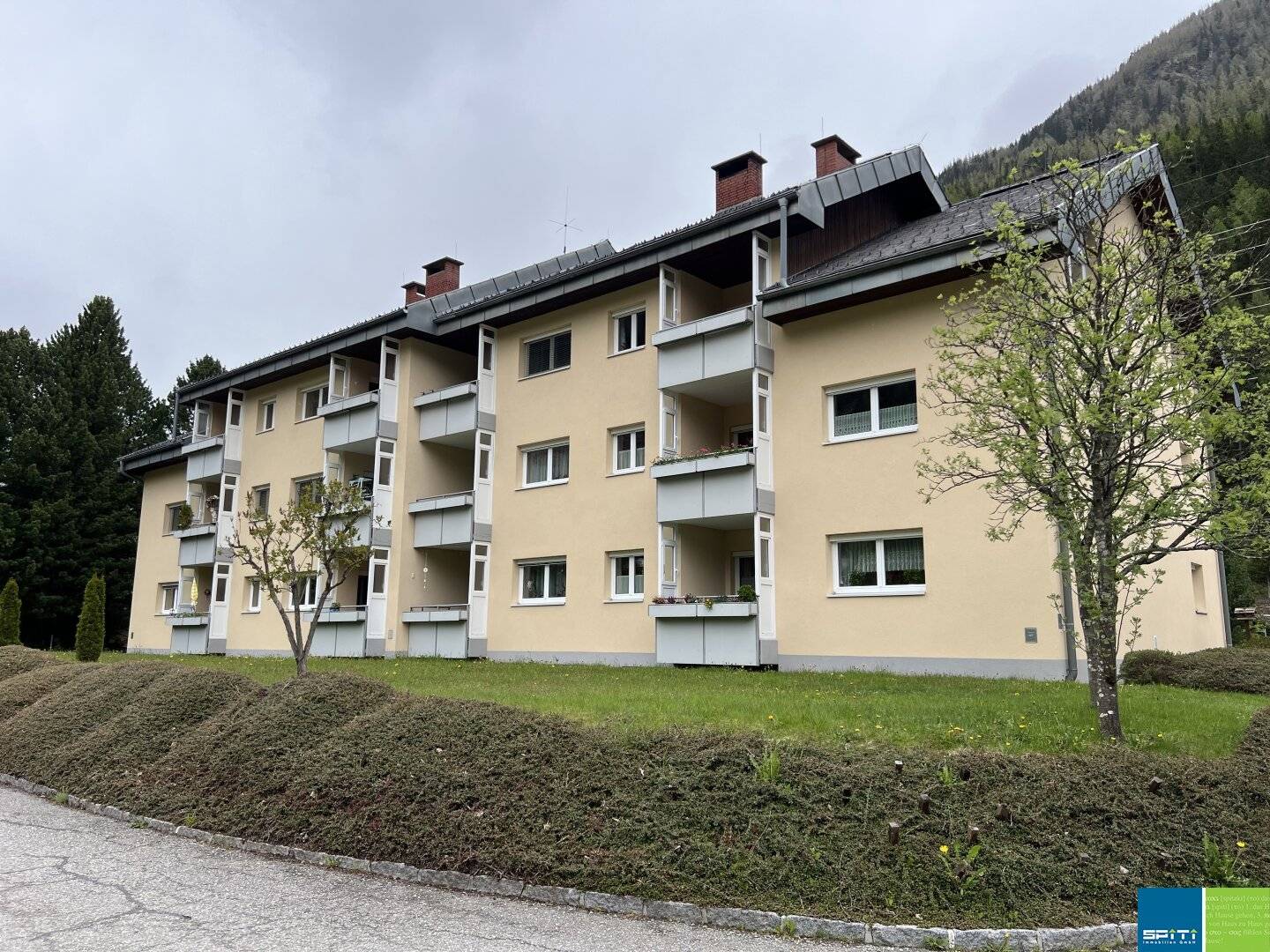 Ground floor apartment with loggia and parking space