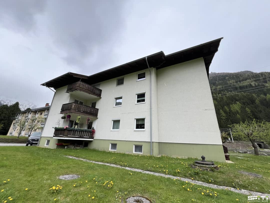 Wohnung mit Balkon und Parkplatz in ruhiger Lage