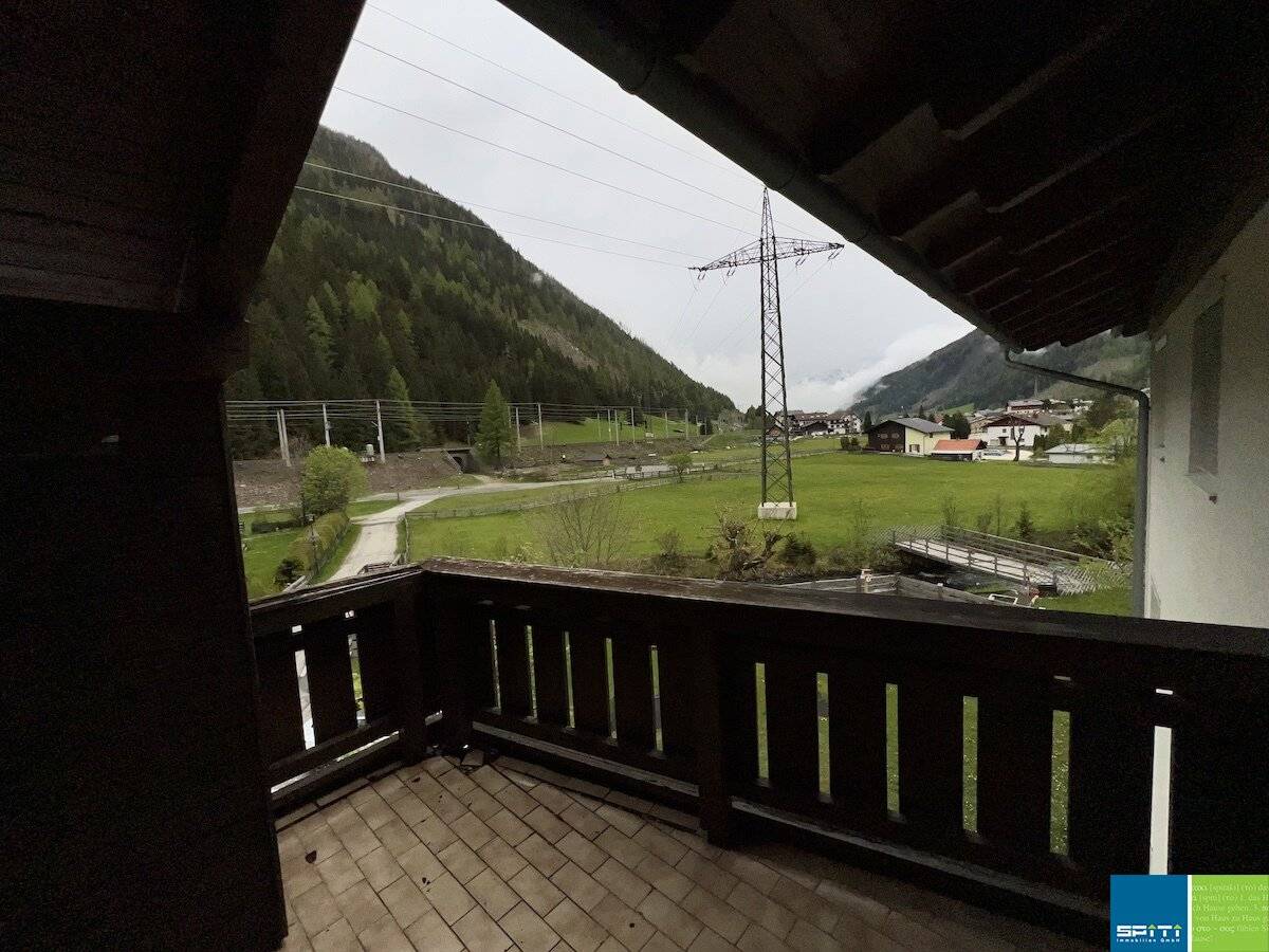 Apartment with balcony and parking in a quiet location