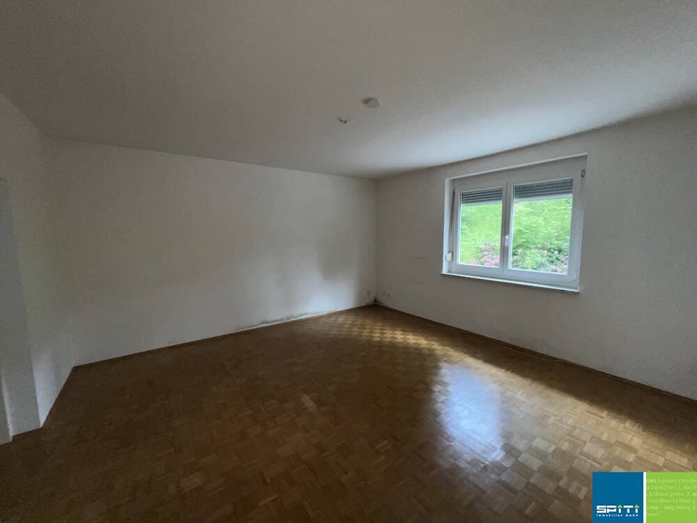 Upper ground floor apartment with cellar compartment
