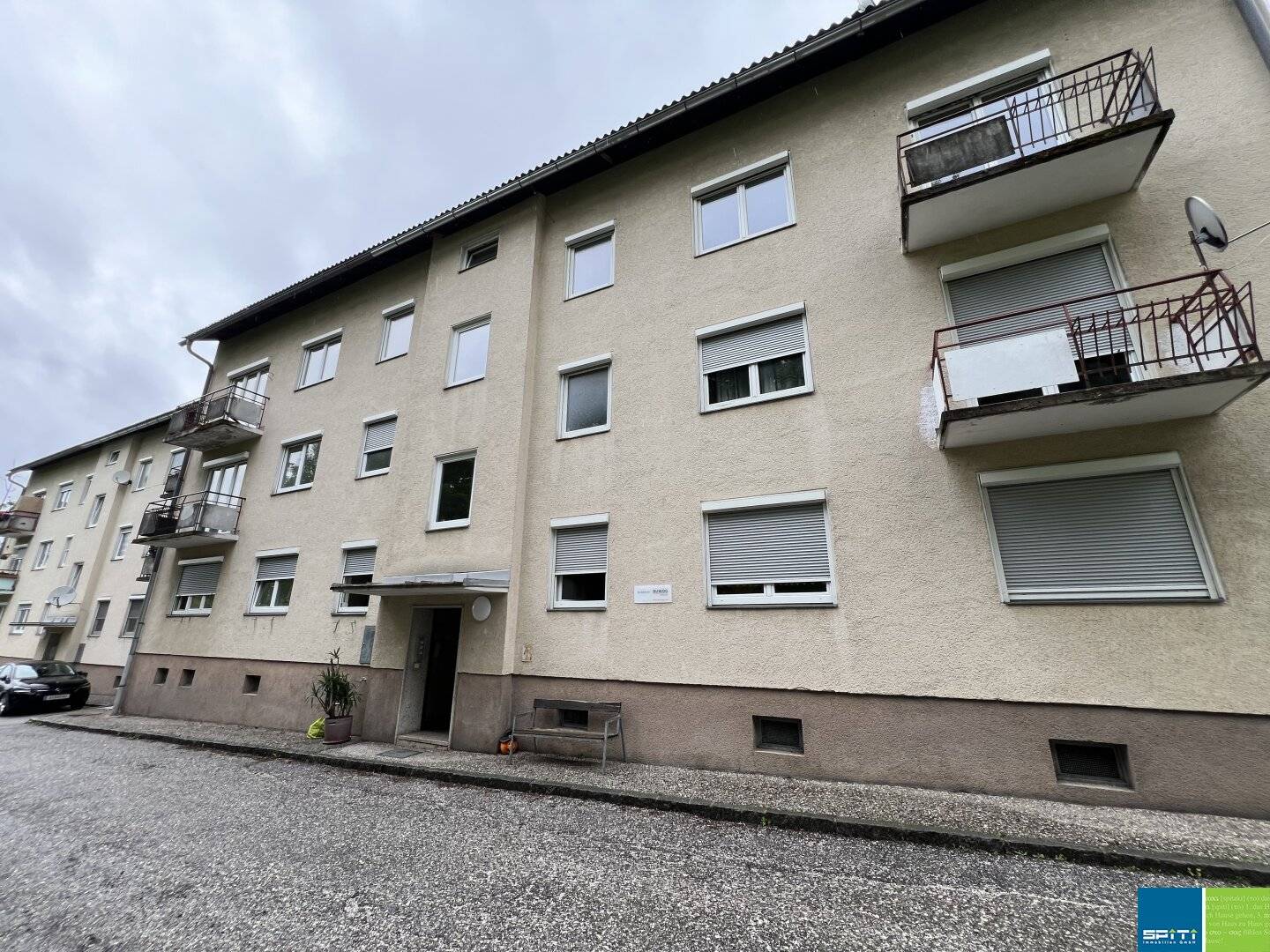Upper ground floor apartment with cellar compartment