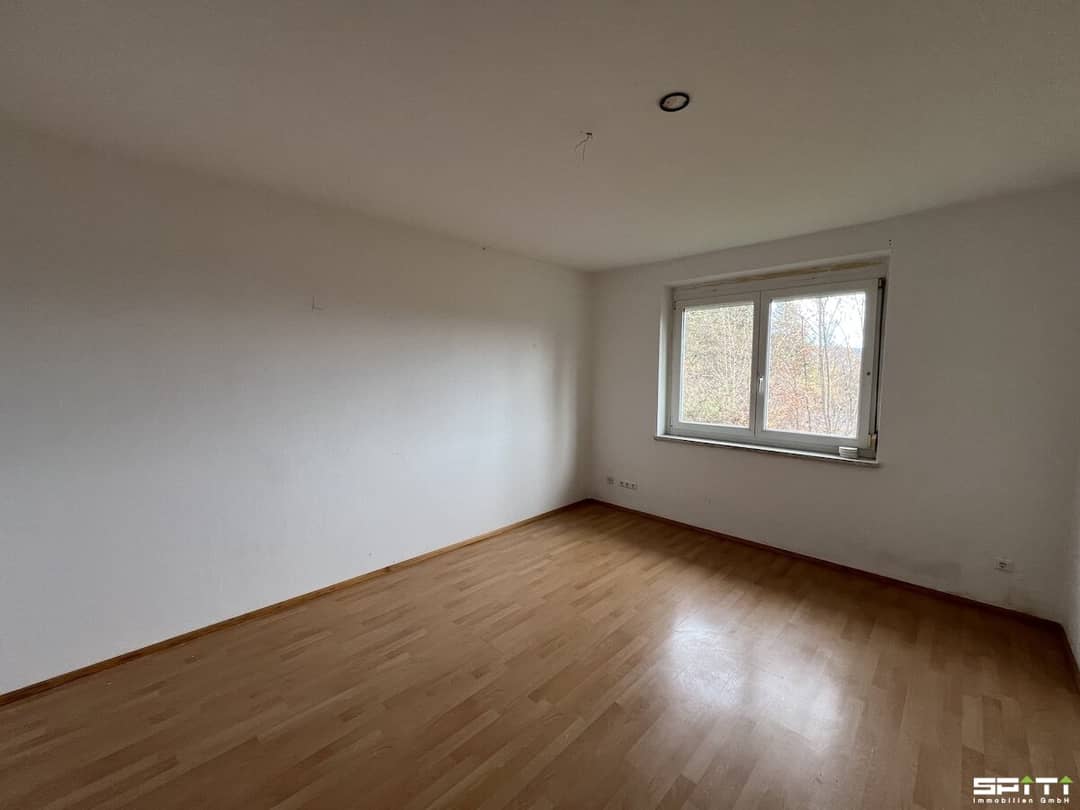 Hochparterrewohnung mit Kellerabteil in Schlatten