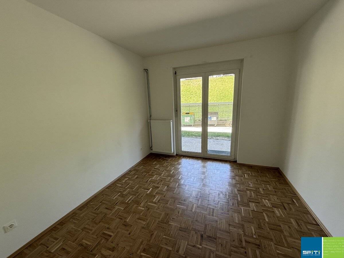 Ground floor apartment with terrace and parking
