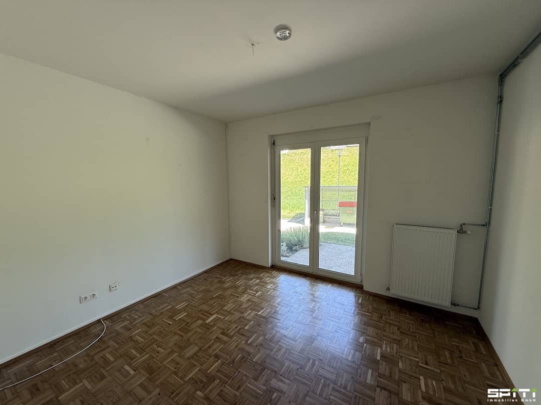 Ground floor apartment with terrace and parking
