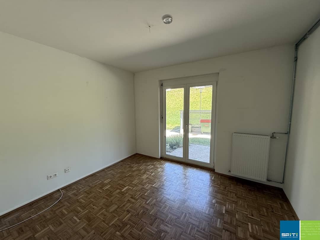 Erdgeschosswohnung mit Terrasse und Parkplatz