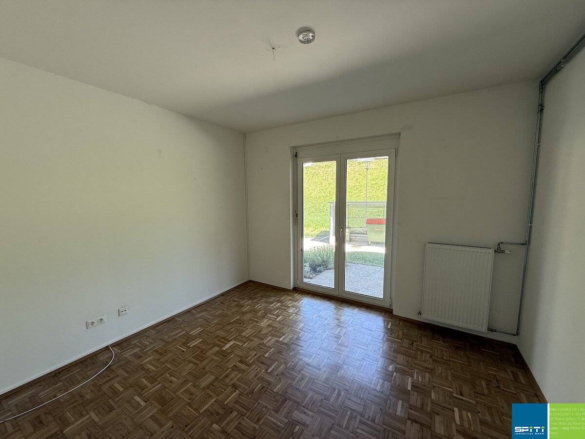 Ground floor apartment with terrace and parking